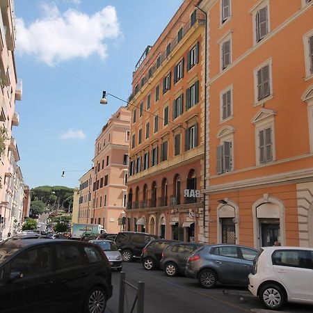 Colosseum Super Family Apartment Рим Екстериор снимка
