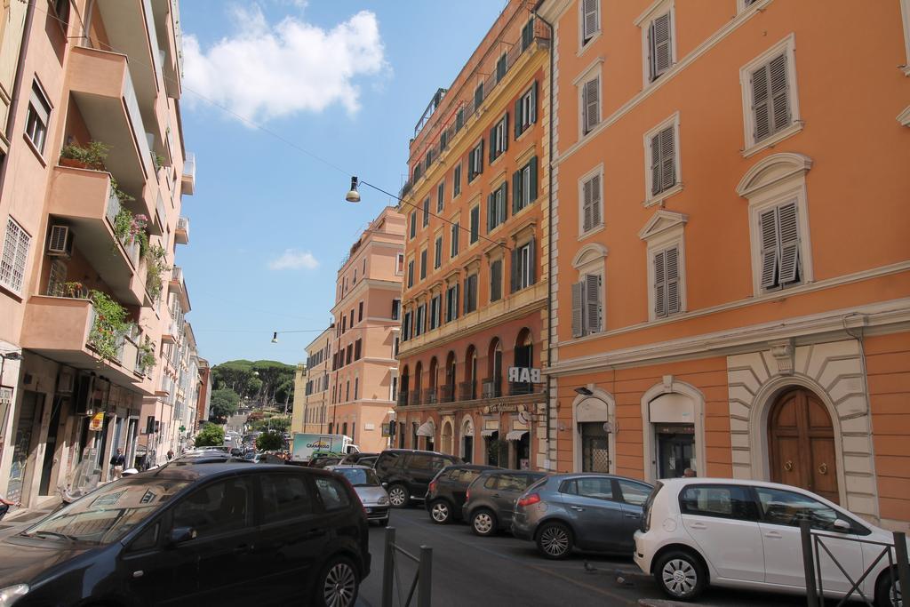 Colosseum Super Family Apartment Рим Екстериор снимка