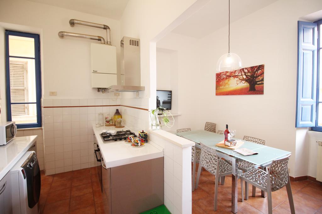 Colosseum Super Family Apartment Рим Екстериор снимка