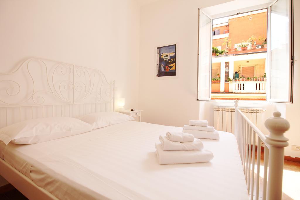 Colosseum Super Family Apartment Рим Екстериор снимка